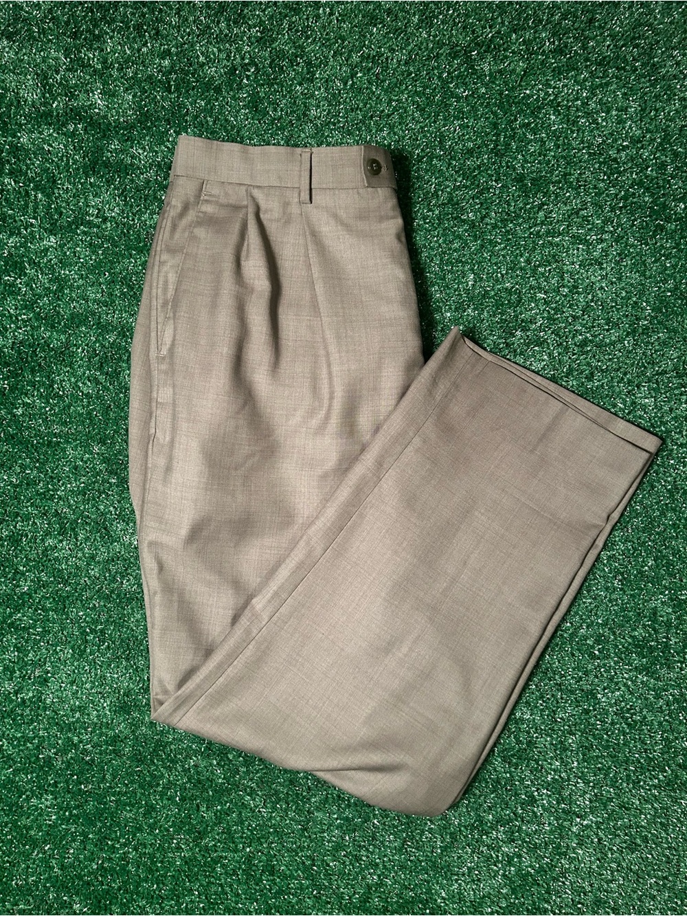 Louis Raphael 38x30
Tailored Dress Pants in Light Brown